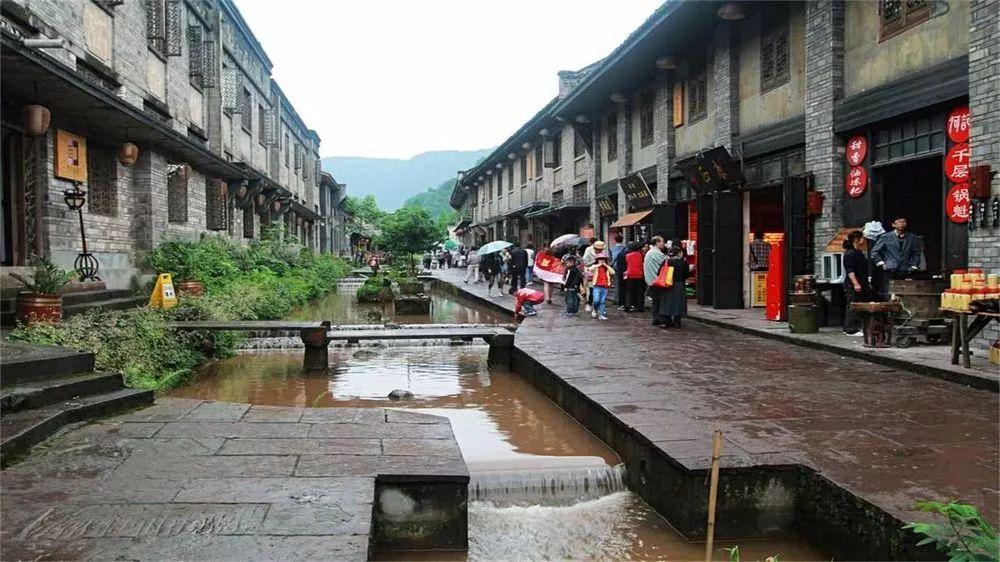 迷路的可爱女宝宝